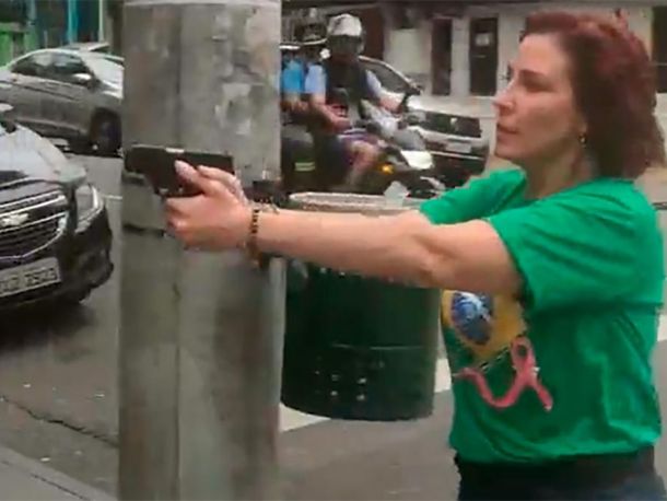 Detuvieron al guardaespaldas de la diputada bolsonarista armada