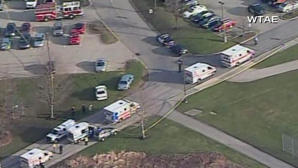 Al menos veinte estudiantes apuñalados en una escuela de Estados Unidos