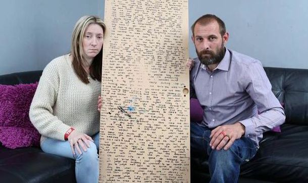 Encuentran un mensaje oculto detrás de un espejo de una niña que murió de cáncer