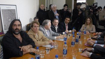 ya se reunen el gobierno de scioli y los docentes para destrabar el conflicto ya se reunen el gobierno de scioli y los docentes para destrabar el conflicto