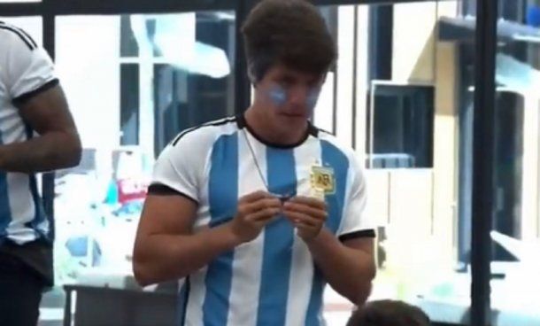 Marcos de Gran Hermano rompió un micrófono en medio del festejo del gol de Argentina