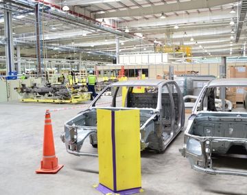 Repunta la producción de autos pero siguen en caída los patentamientos 