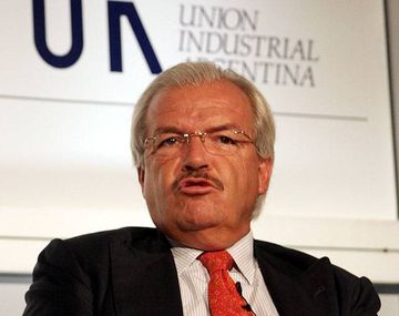 Techint advierte por el manoseo en el tipo de cambio