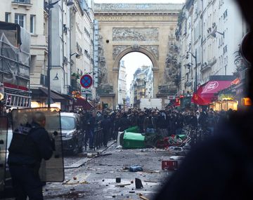 Once detenidos policías heridos en París durante la marcha por el ataque racista al centro kurdo