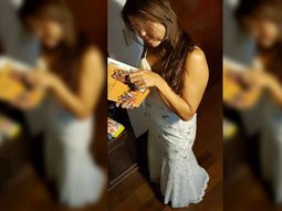 Se divorció y ahora cambia su vestido de bodas por un asado para sus amigos