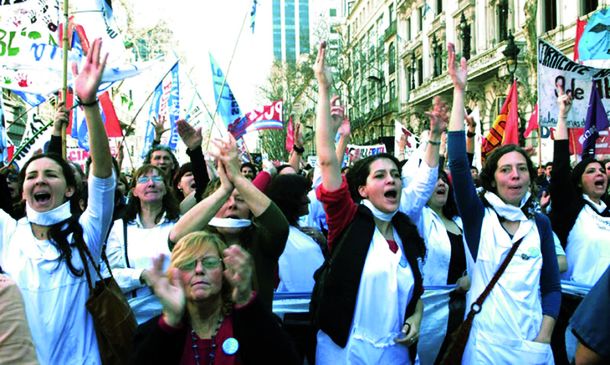 Los docentes bonaerenses marchan para exigir más fondos