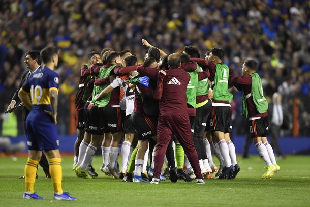 La publicación de Mauro Zárate en Instagram en pleno vestuario tras la eliminación de Boca