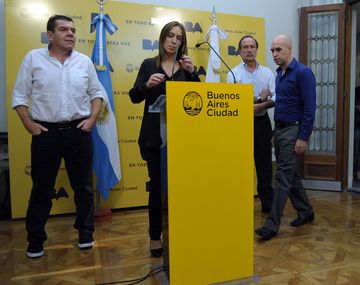 El informal look de un ministro en plena jornada laboral
