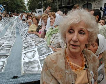 Abuelas de Plaza de Mayo.
