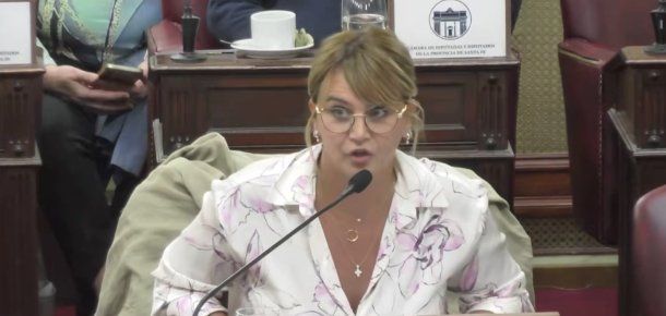 Amalia Granata mostró el busto en plena sesión