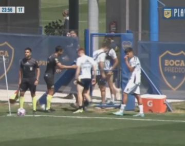 El caño del Colo Barco al árbitro en pleno partido de Reserva de Boca