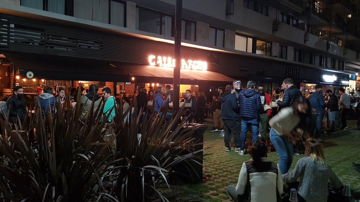 Bares en pandemia desborde total en el corredor Donado Holmberg en