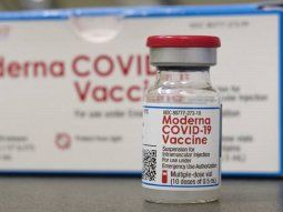 Moderna busca aumentar la capacidad de sus frascos para acelerar la inmunización