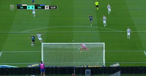 Talleres-Racing: el insólito gol que se perdió Enzo Copetti
