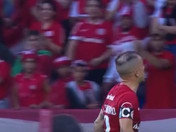 El capitán y emblema del equipo de Porto Alegre, furioso