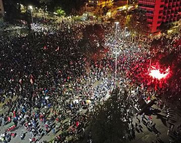 Festejos en la Plaza Baquedano por el triunfo de Apruebo
