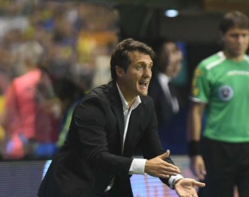 ¡El blooper de la fecha! Guillermo se pegó un tremendo resbalón y estallaron de risa Tevez y Pavón