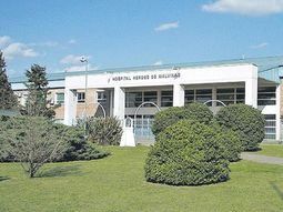 Abandonaron a un bebé dentro de una bolsa de basura en un baldío