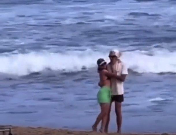 Lali Espósito engañó a los paparazzi y chapó a un amigo