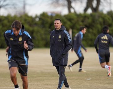 Los dos futbolistas que entrenan en Ezeiza y se acercan al Mundial