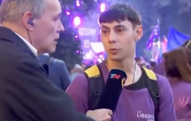 Militantes libertarios revelaron que les prometieron un pago por ir al acto de Manuel Adorni