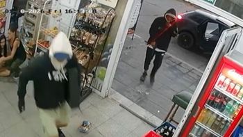 brutal robo en mar del plata: asaltaron un almacen y tomaron como rehen a una adolescente brutal robo en mar del plata: asaltaron un almacen y tomaron como rehen a una adolescente