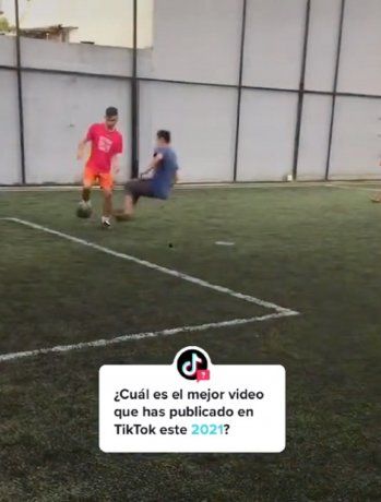 FÚTBOL: Ninguna patada supera a este planchazo que es viral en TikTok