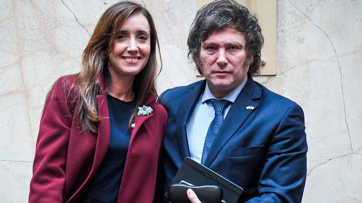 Javier Milei Compartió Una Foto Abrazado A Victoria Villarruel Y La ...