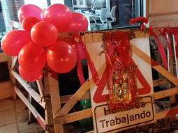 Decoran un bache con el Gauchito Gil