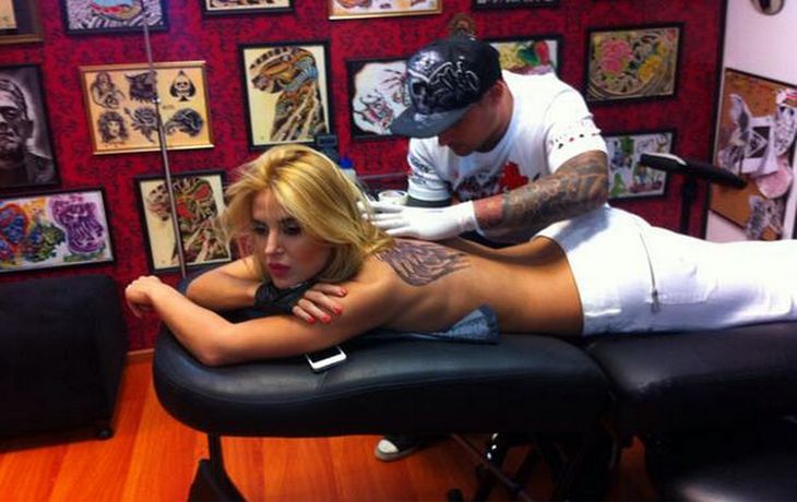 Jésica Cirio impactó con un enorme tatuaje en forma de alas
