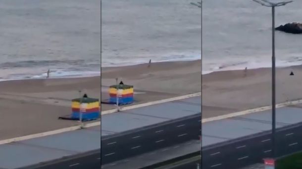 Insólito: un hombre rompió la cuarentena y se metió al mar completamente desnudo en Mar del Plata