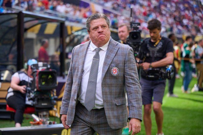 El Piojo Miguel Herrera no pudo clasificar a Costa Rica para el Mundial y recibió una vez mas el apoyo de su hija Mishelle en las redes sociales.