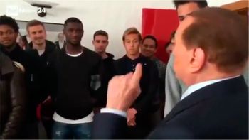 berlusconi amenazo a los jugadores del milan: si siguen asi no les pago berlusconi amenazo a los jugadores del milan: si siguen asi no les pago