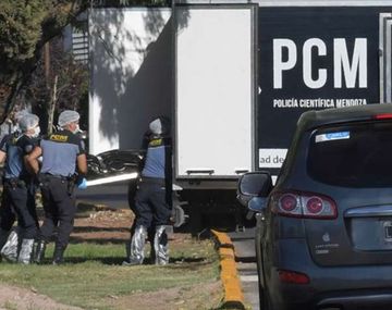 Un m&oacute;vil policial y una ambulancia acudieron a la vivienda tras un llamado a la l&iacute;nea de emergencia de parte del sobrino de la v&iacute;ctima