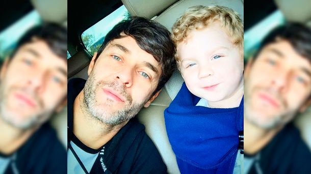 La primera foto de Mariano Martínez junto a su hijo Milo, después del alta