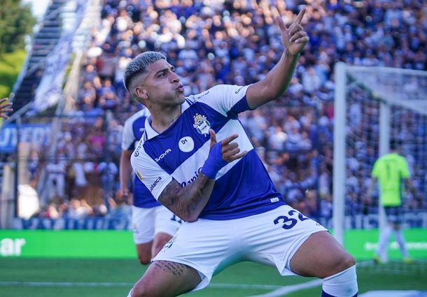 Gimnasia venció 2-0 a Vélez y mantiene vivas sus chances en el Torneo Clausura