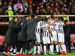 con dos goles de tevez, juventus gano y quedo al borde de un nuevo scudetto con dos goles de tevez, juventus gano y quedo al borde de un nuevo scudetto