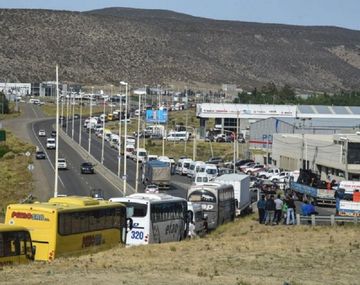 Se agrava el conflicto petrolero y desde mañana paran la actividad