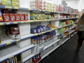 Preocupación en súper chinos por la suba de insumos importados