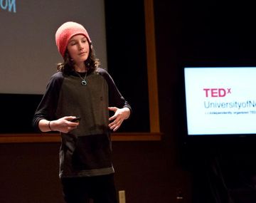 Un chico de 13 años deja la escuela y hackea la educación tradicional para ser feliz