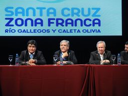 De Vido y Zannini presentaron el pliego de licitación de una zona franca en Santa Cruz
