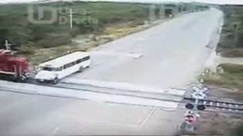 video: cuatro muertes y una veintena de heridos en un accidente entre un colectivo y un tren video: cuatro muertes y una veintena de heridos en un accidente entre un colectivo y un tren
