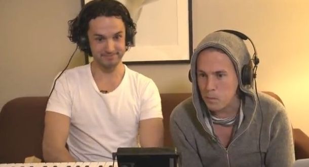 Una joda para Tinelli: dos chicos controlan el ascensor