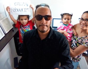 La lucha de Francisco: vino de Venezuela sin su familia y necesita fotografiar 12 bodas para traerlos