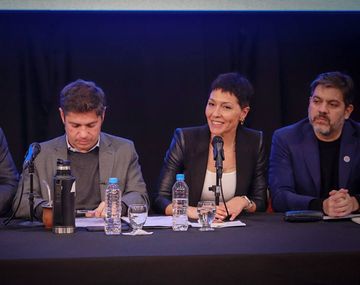 Foto de unidad: Kicillof y Mayra Mendoza compartieron un acto en Quilmes