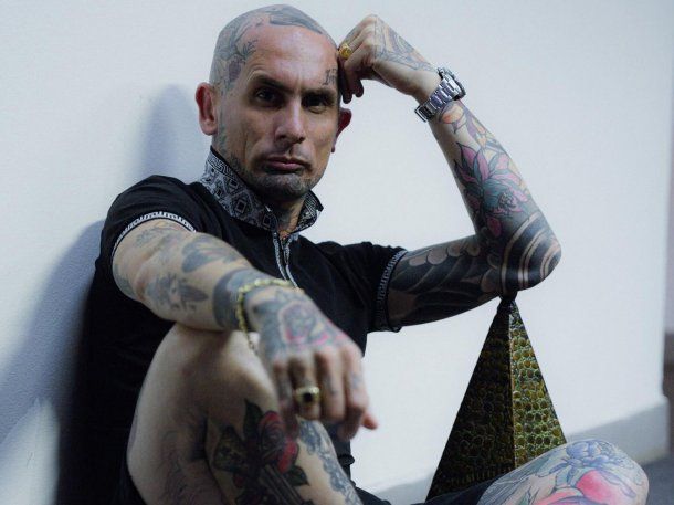 Salió a la luz un video del cantante de Ke Personajes a las piñas en Recoleta