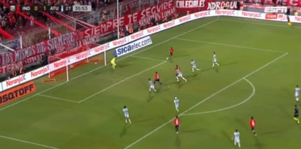 ¡No!: acusan a Gustavo López de lamentarse, en plena transmisión, por un insólito gol perdido de Independiente