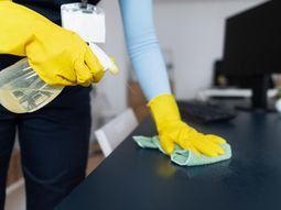 El truco casero para limpiar y desinfectar la casa sin gastar mucha plata