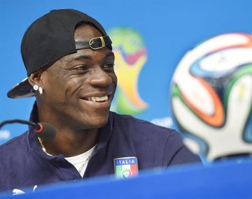 La nueva de Balotelli: quiere un beso de la Reina de Inglaterra