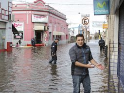 los ultimos evacuados por las inundaciones en lujan regresan a sus casas los ultimos evacuados por las inundaciones en lujan regresan a sus casas